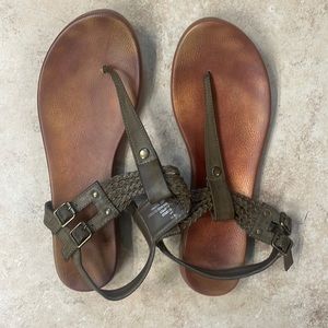 Mia brown sandals